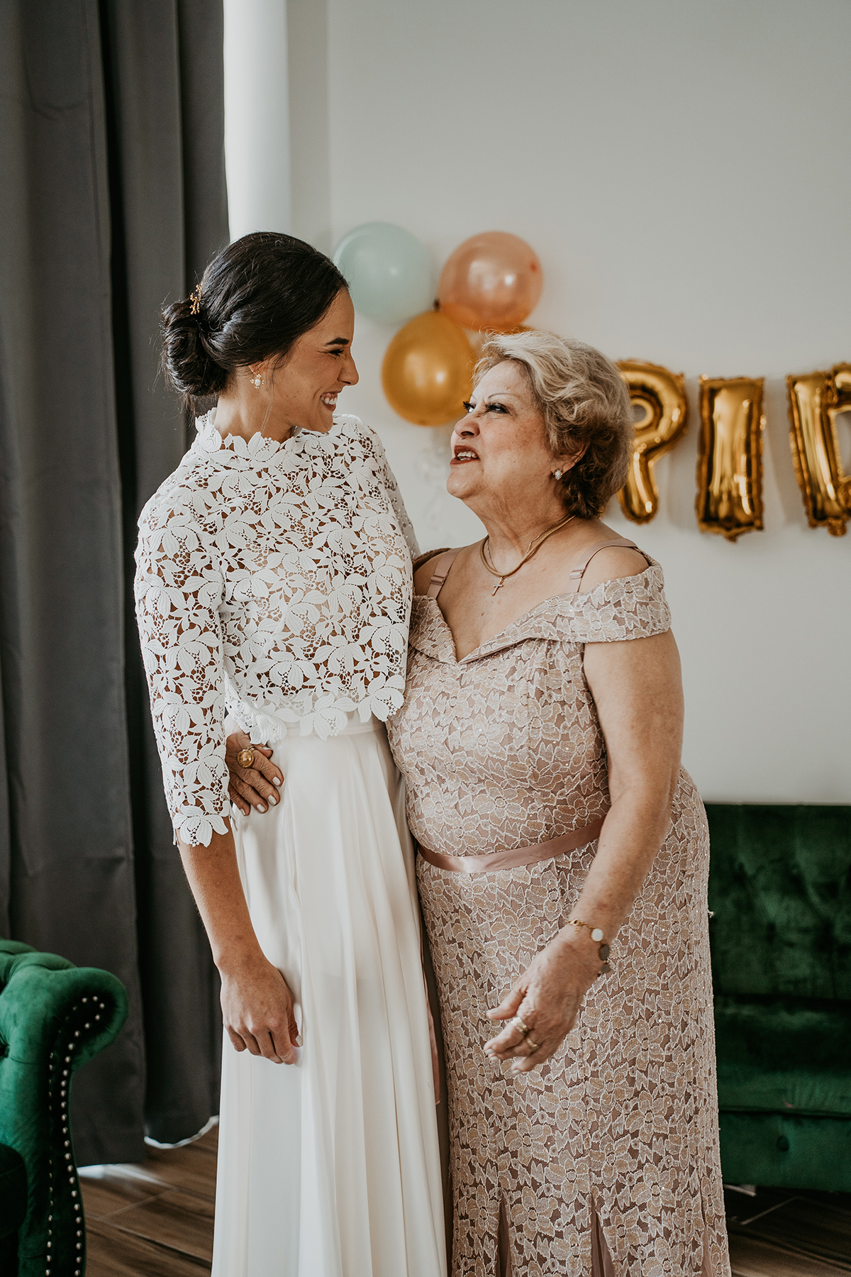 Bride getting ready at Aloft Ponce