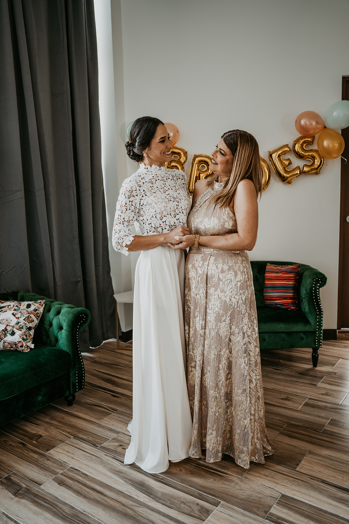 Bride getting ready at Aloft Ponce