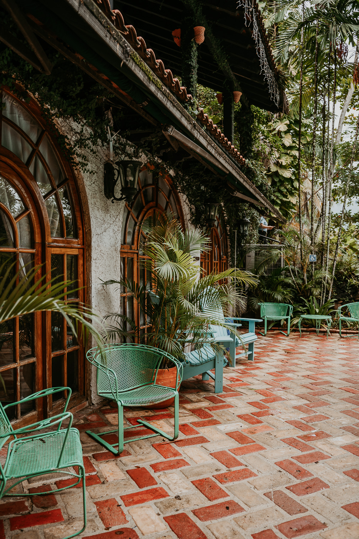 Hacienda Siesta Alegre's enchanting open-air venue with rustic arches, lush tropical foliage, and a view of the surrounding mountains.