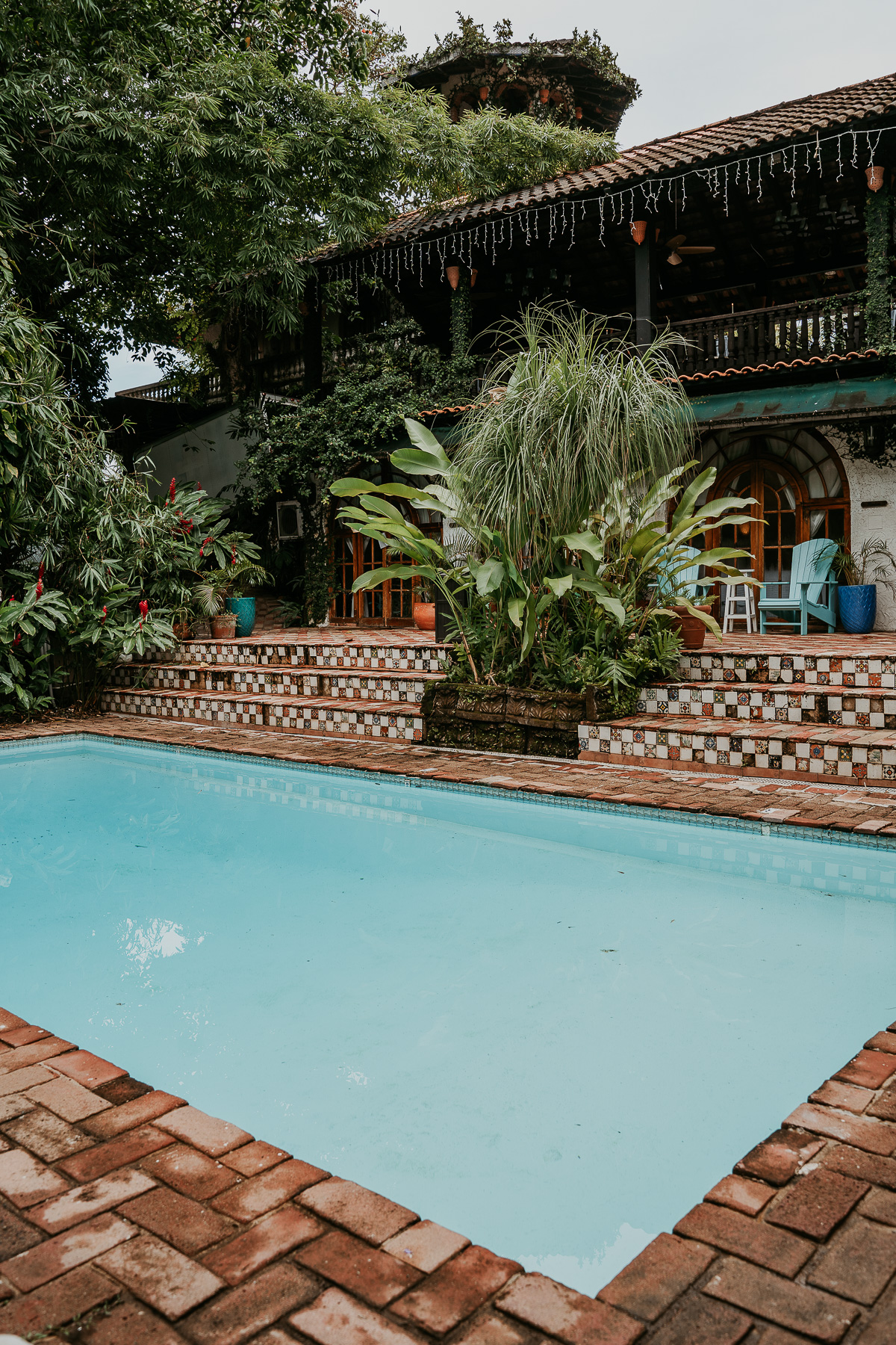 Hacienda Siesta Alegre's enchanting open-air venue with rustic arches, lush tropical foliage, and a view of the surrounding mountains.