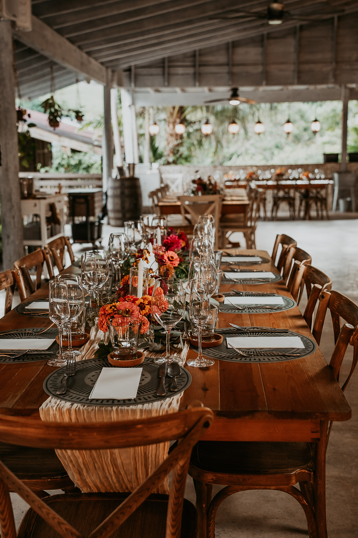 Rustic rattan decor and fresh tropical floral arrangements on tables at La Bromelia hall in Aldeana Cidra.