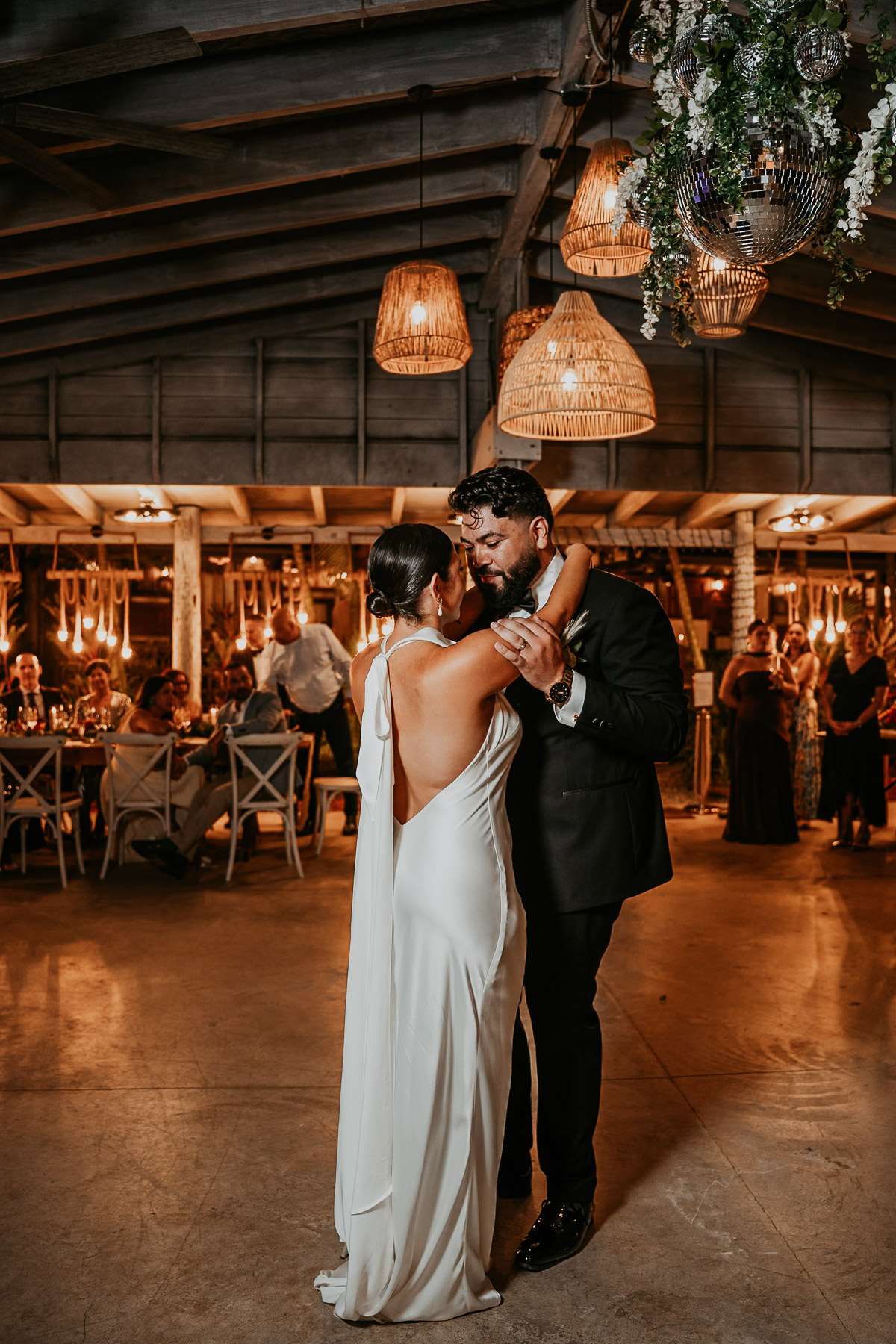 The newlyweds sharing their first dance under the vaulted ceilings and ambient lighting of La Bromelia hall.