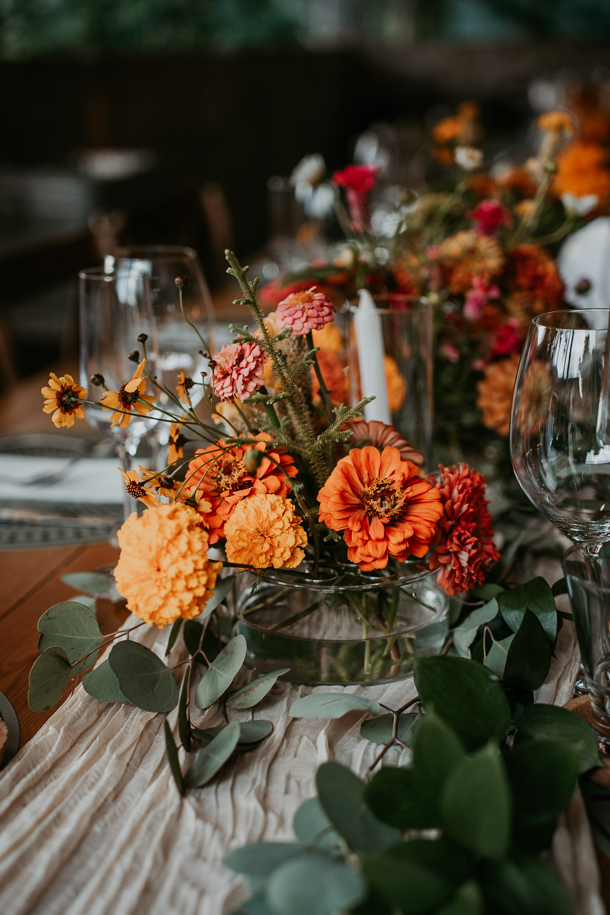 Rustic rattan decor and fresh tropical floral arrangements on tables at La Bromelia hall in Aldeana Cidra.
