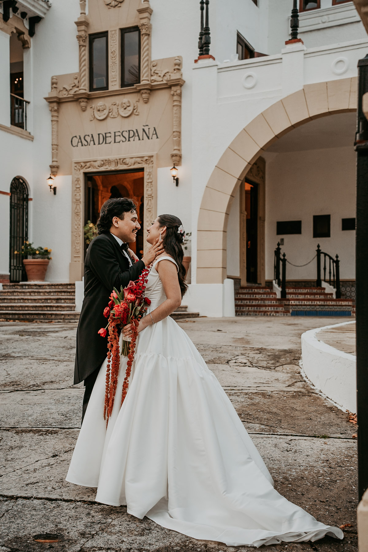 Puerto Rico wedding photographer capturing couples’ love at Casa de España despite rain.