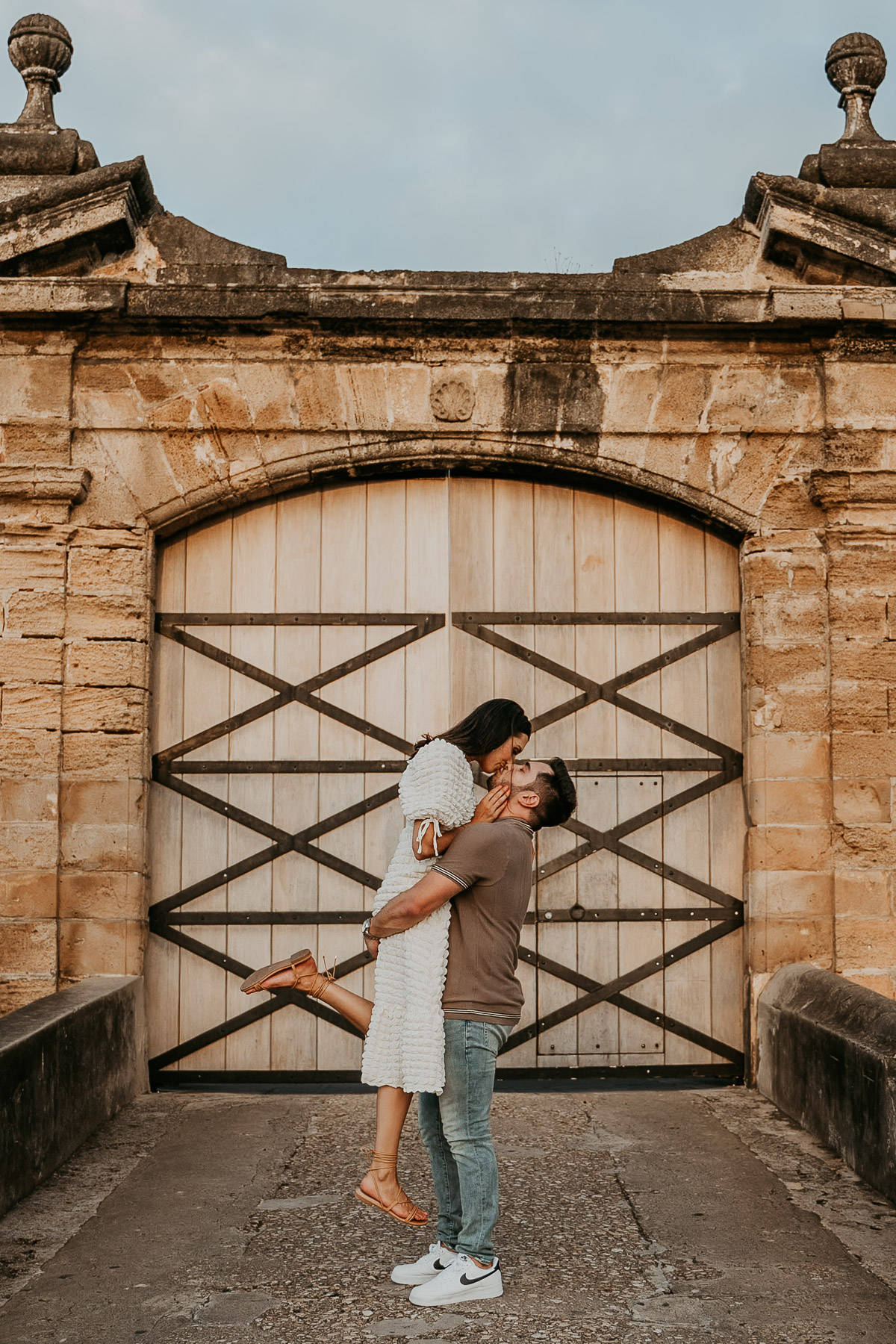 Couple sharing a kiss near the San Cristobal Fort in Old San Juan.