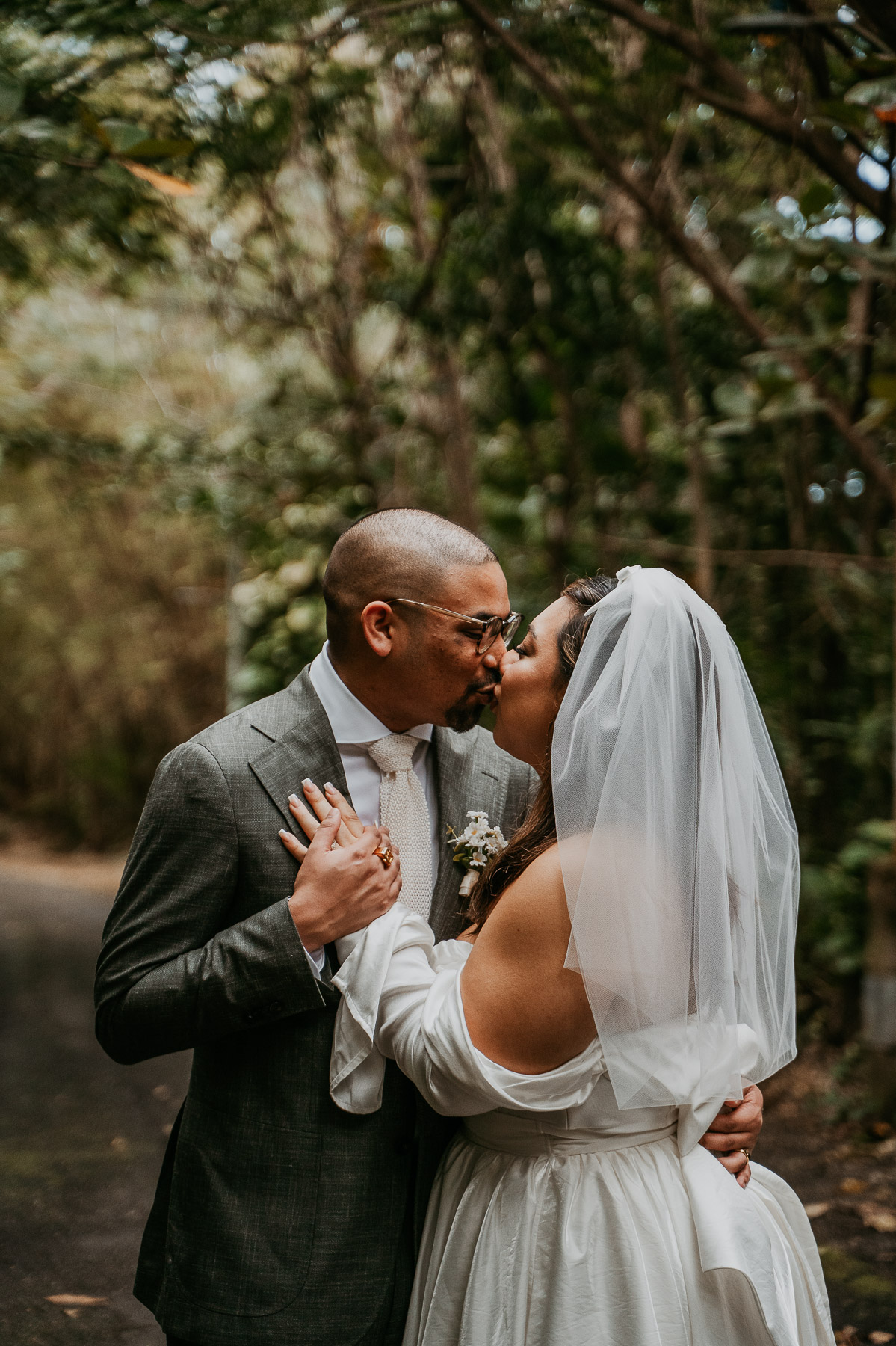 Bride and groom kissing at Dos Aguas Elopement.