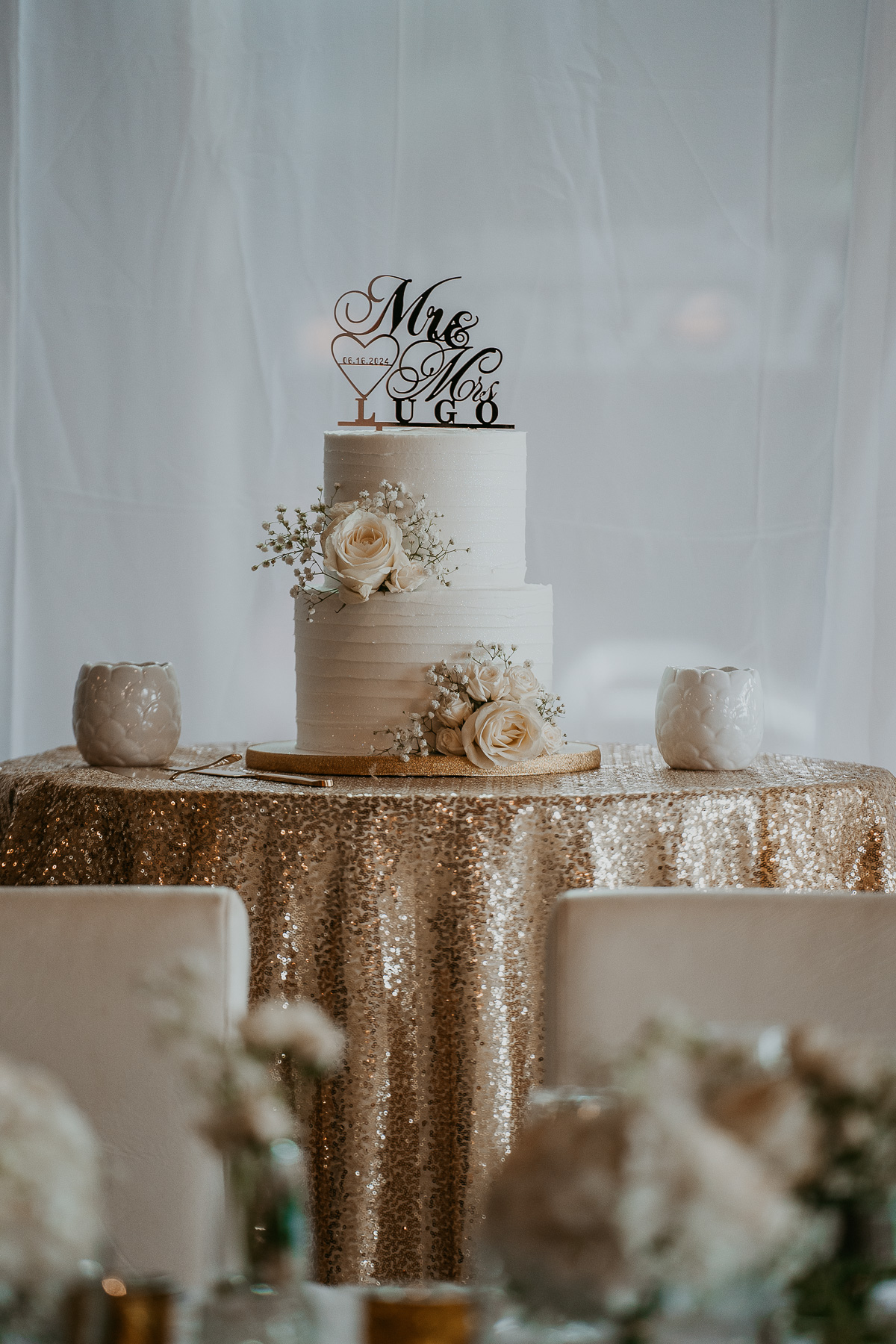 Wedding cake with white details for a Copamarina beach resort micro wedding.