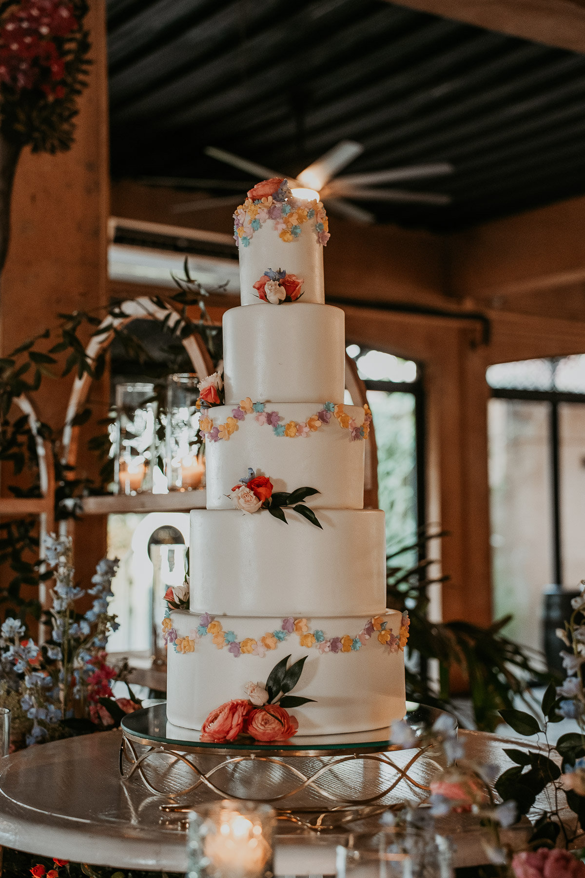 Elegant white wedding cake with floral details at Hacienda Campo Rico reception in Puerto Rico.