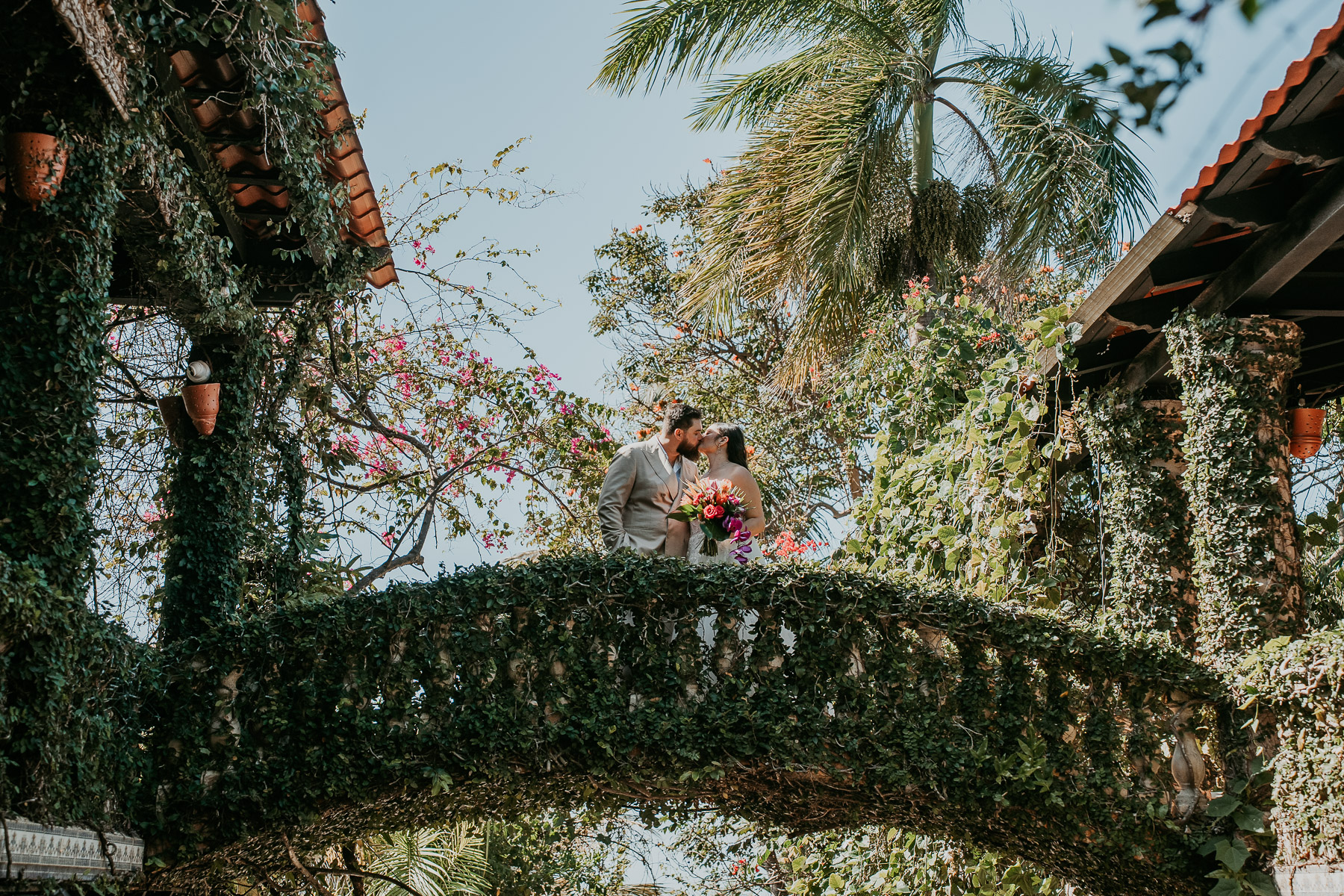 Couple sharing a candid moment near the bridge at Hacienda Siesta Alegre