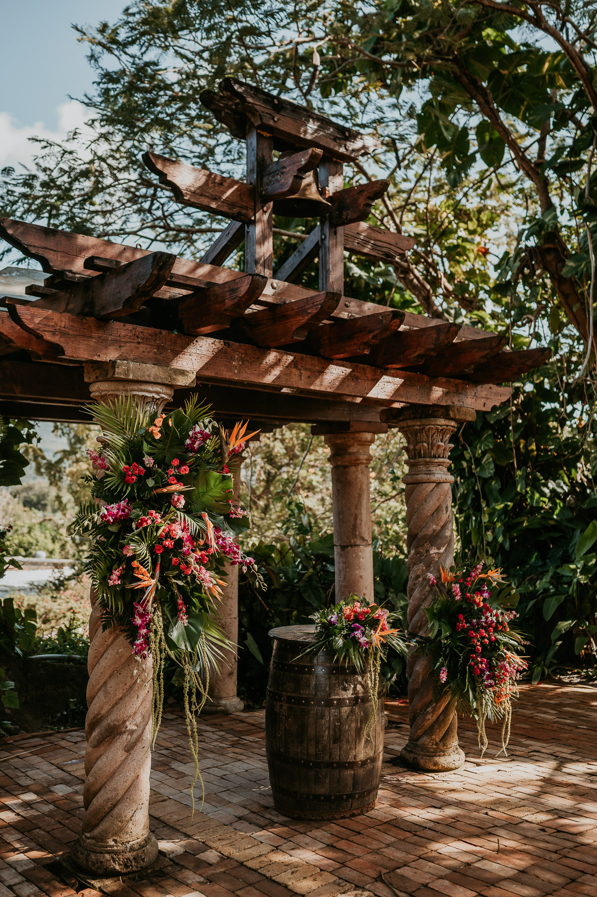 Wedding pergola surrounded by tropical vegetation at Hacienda Siesta Alegre