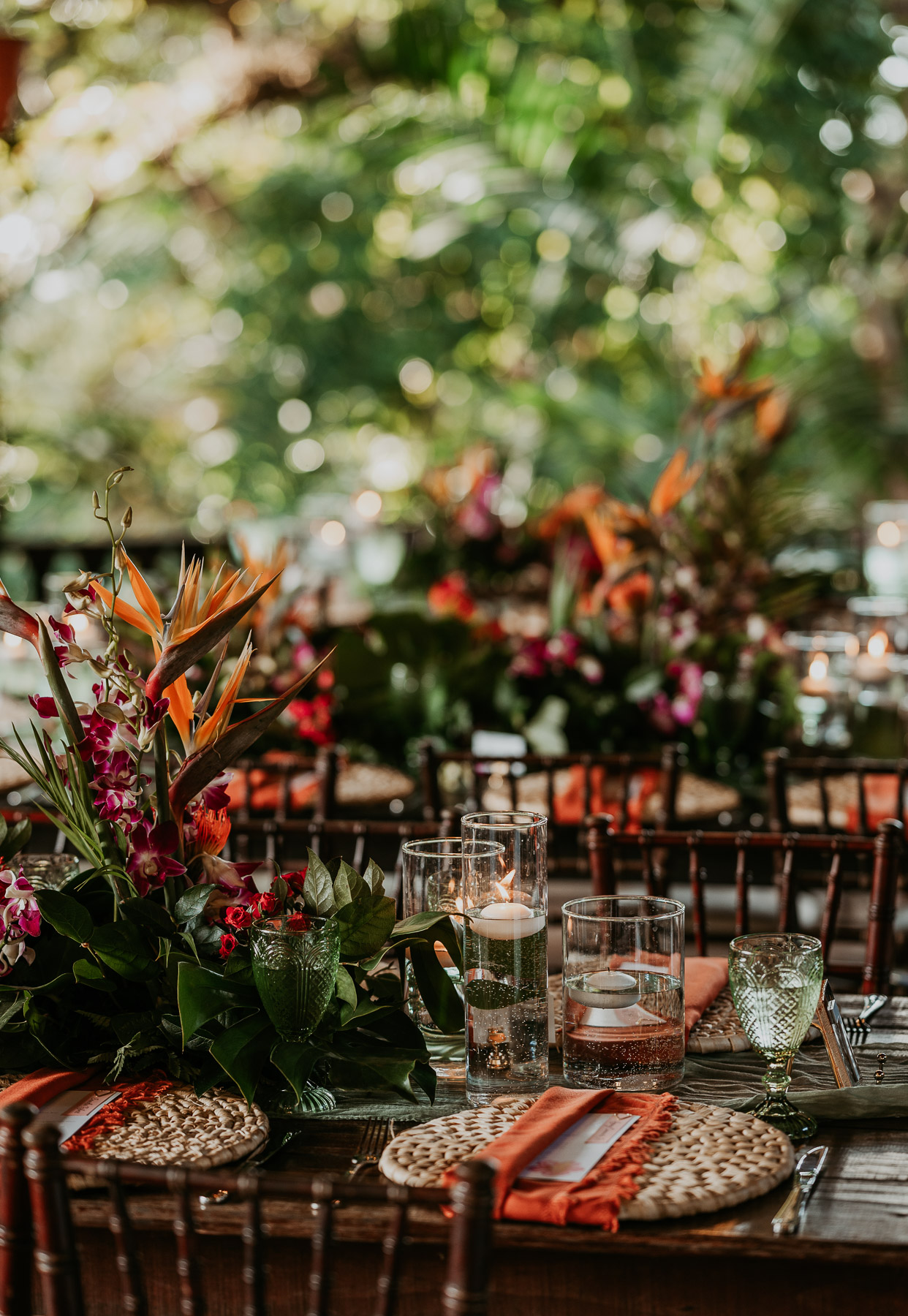 Tropical wedding decor and floral arrangements at Hacienda Siesta Alegre