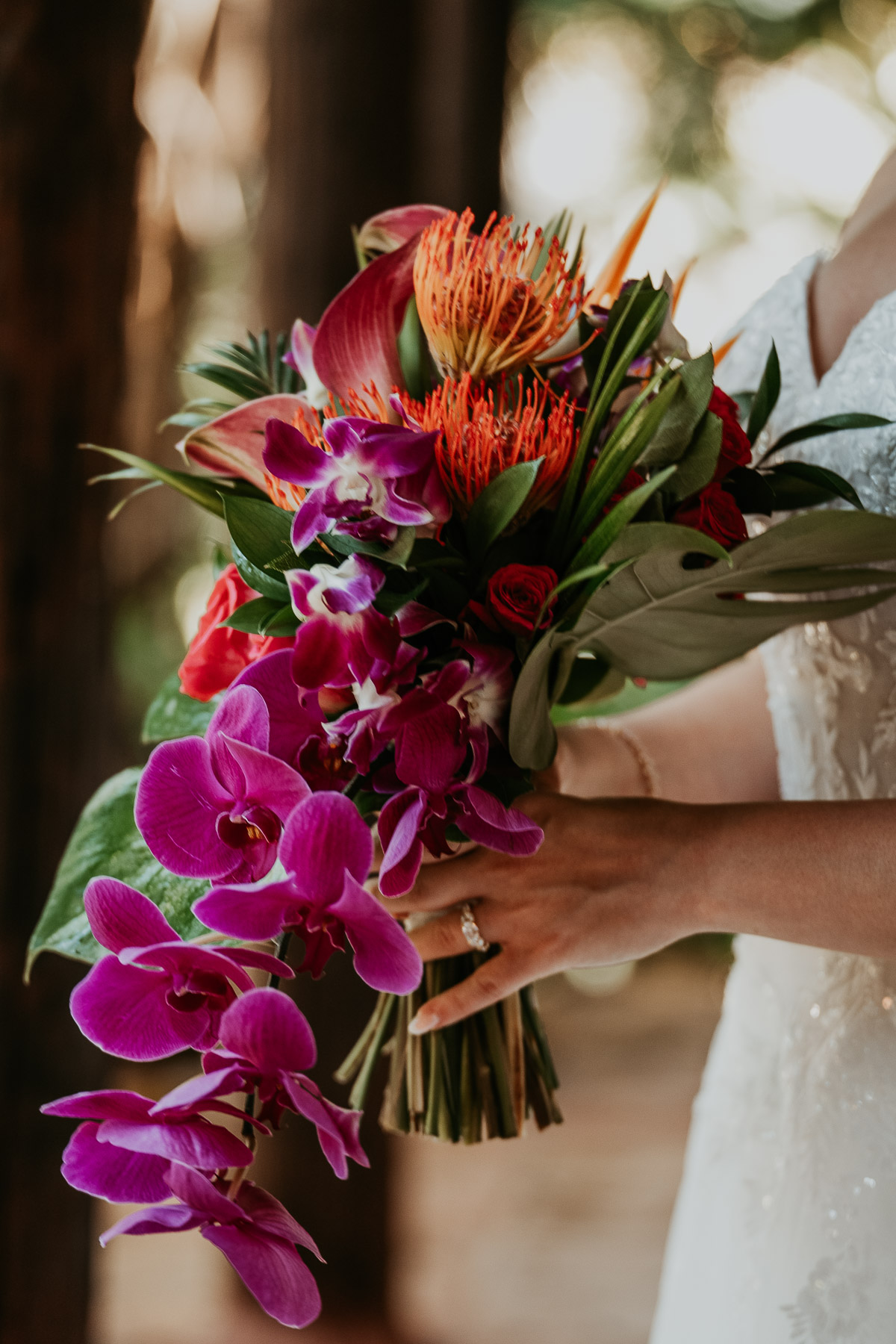 Close-up of the bride's wedding bouquet 