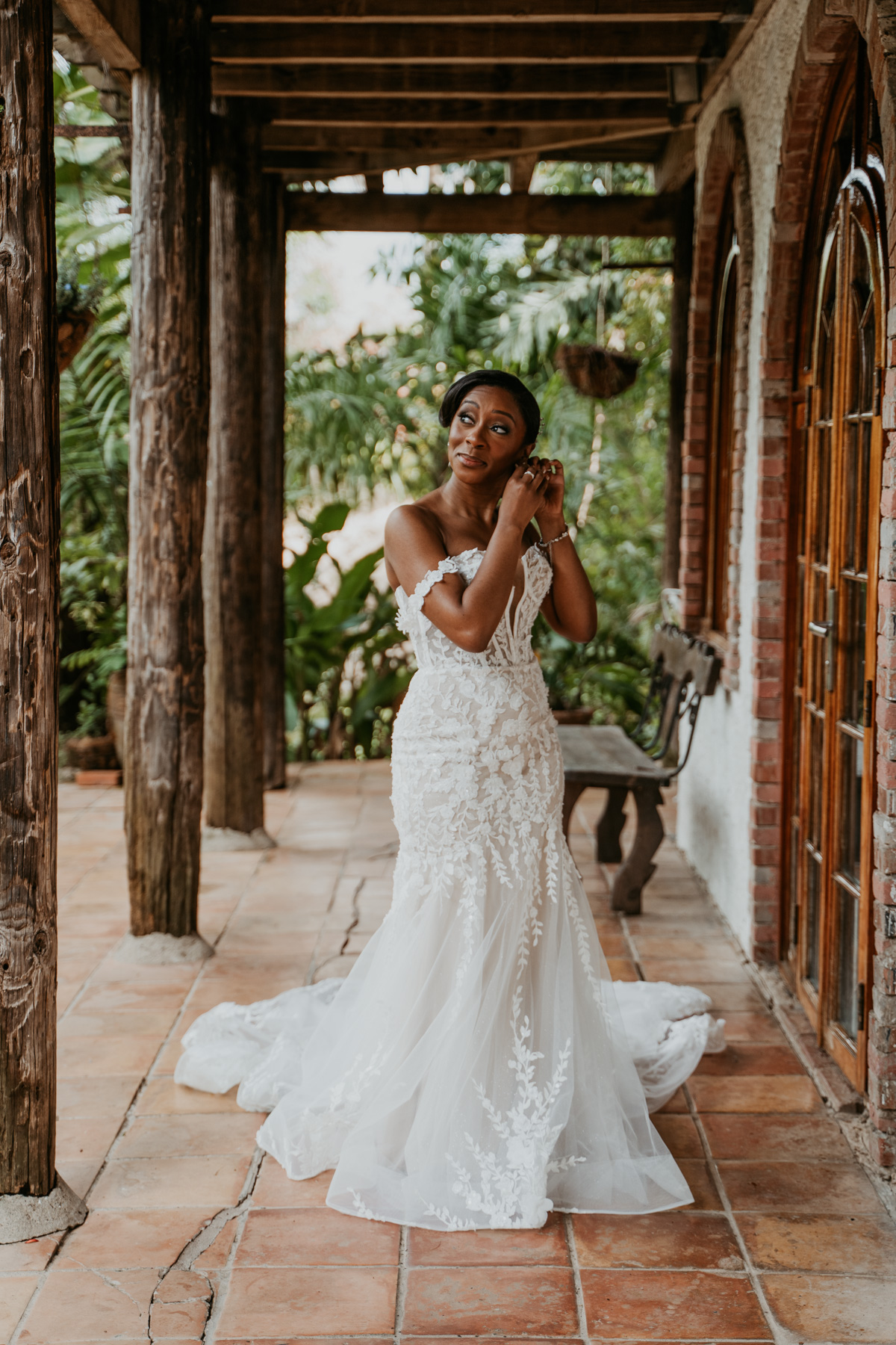 Bride getting ready at Hacienda Siesta Alegre Wedding.