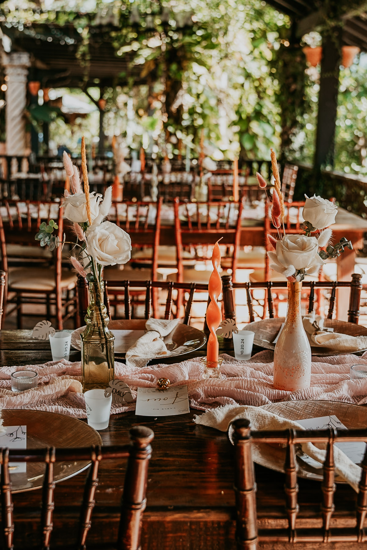 Tropical wedding decor for outdoor wedding at Hacienda Siesta Alegre