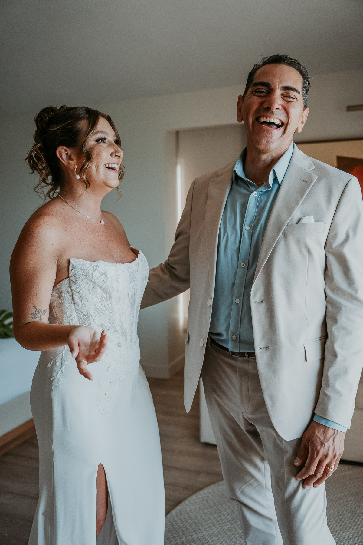 First look between bride and father