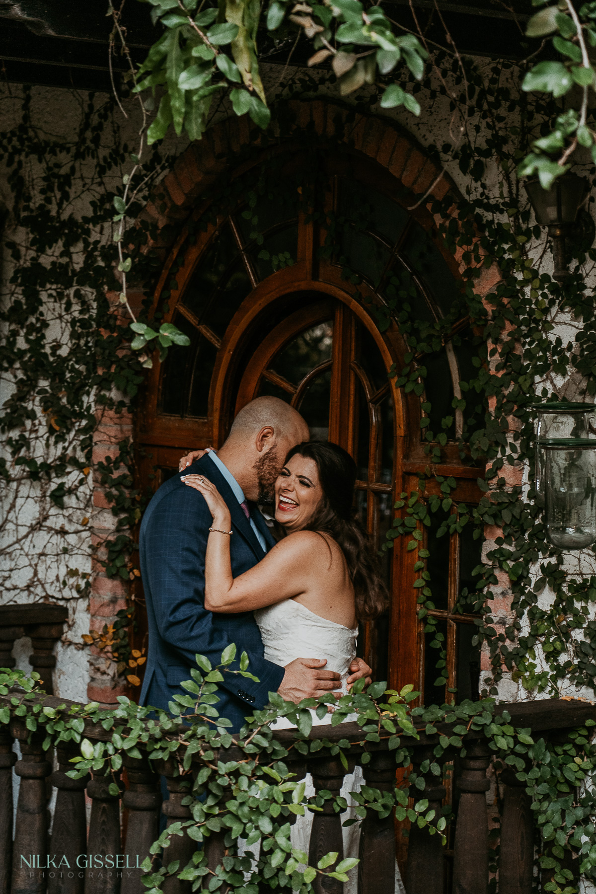 Bride and groom at Hacienda Siesta Alegre Balcony