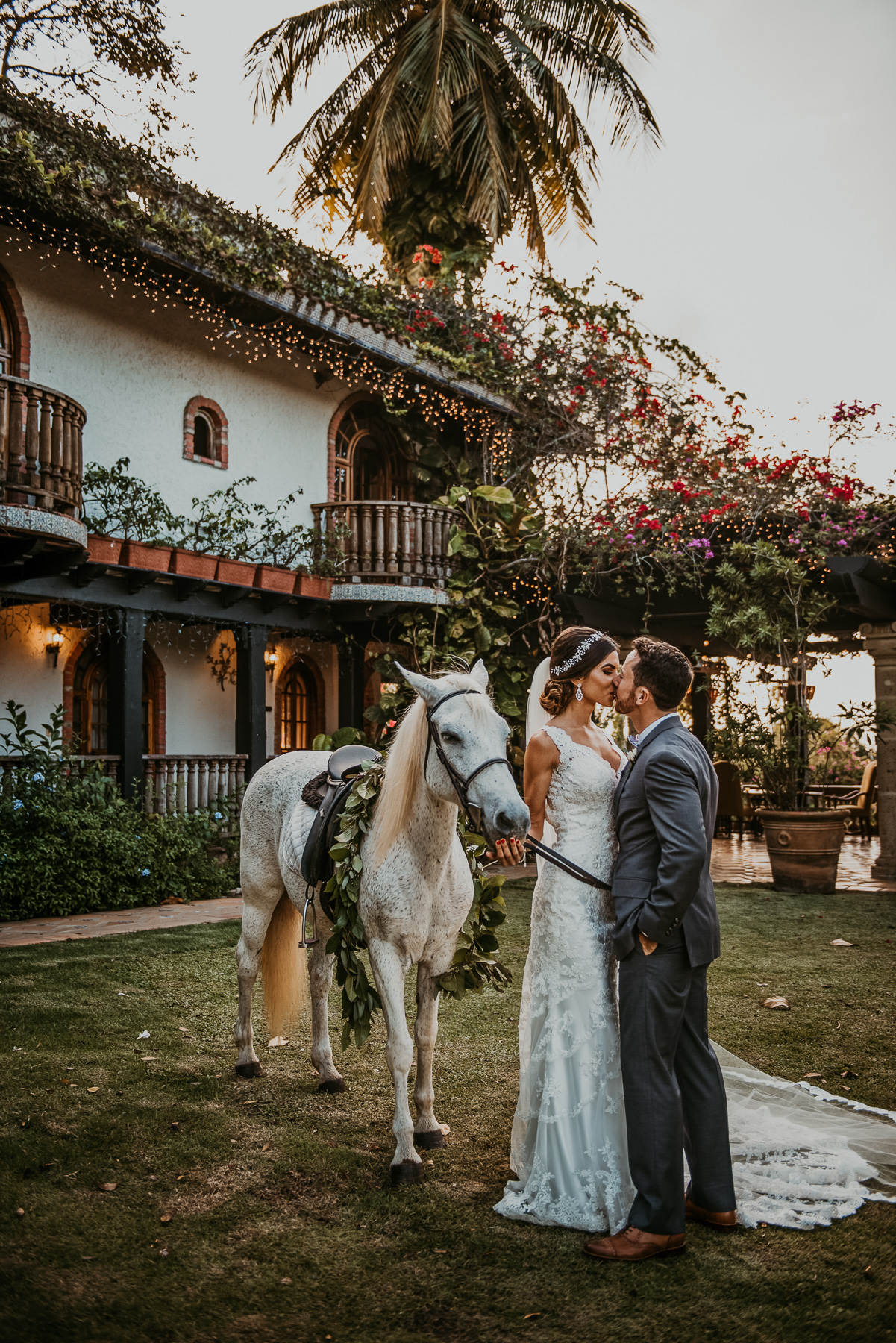 Hacienda Siesta Alegre Wedding Photo Couple with Horse.