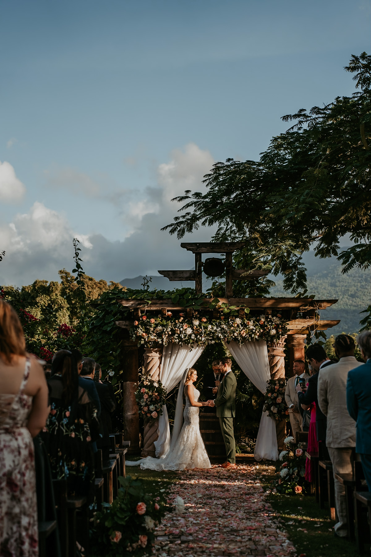 Couple getting married at Hacienda Siesta Alegre for Destination Wedding