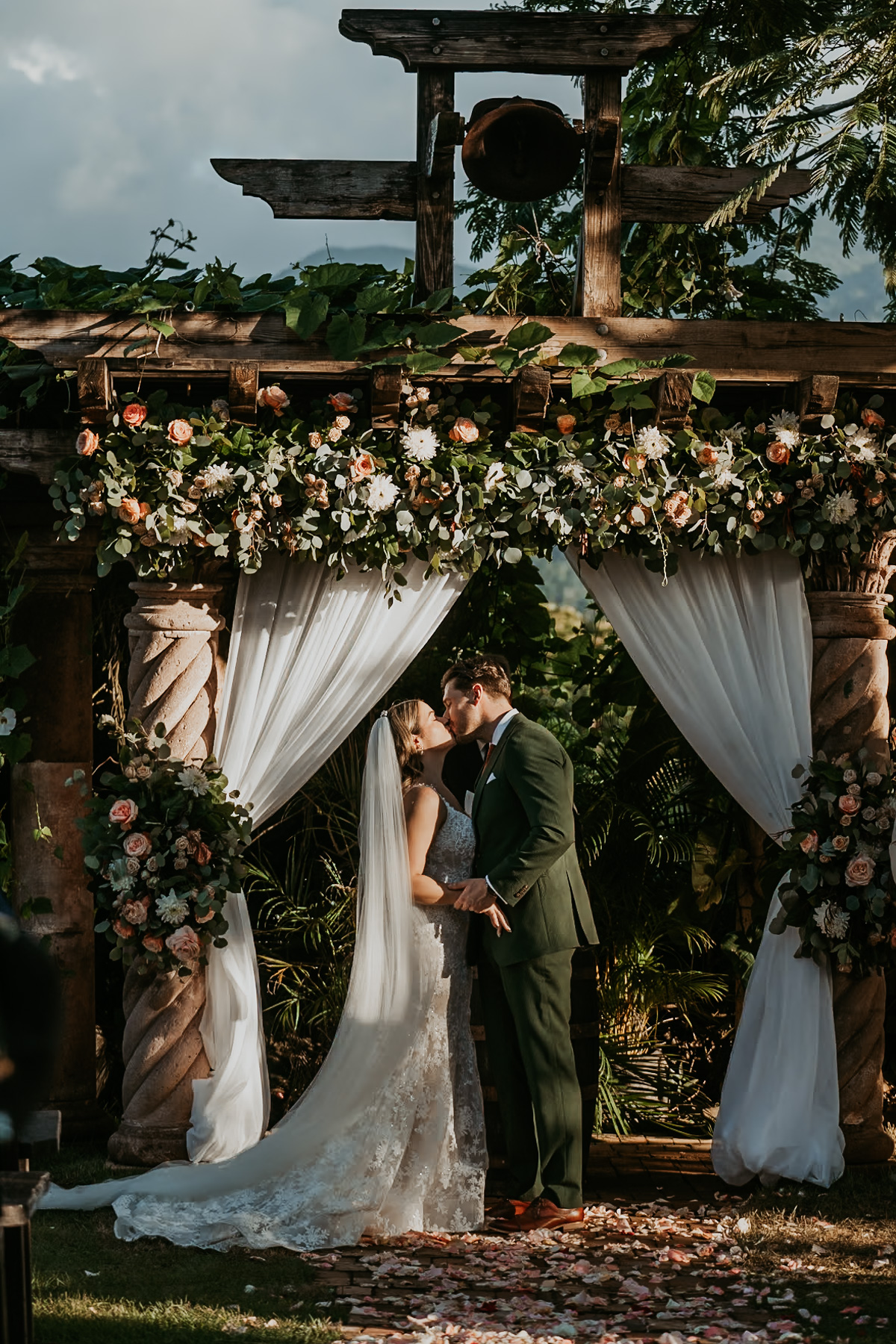 Couple getting married at Hacienda Siesta Alegre for Destination Wedding