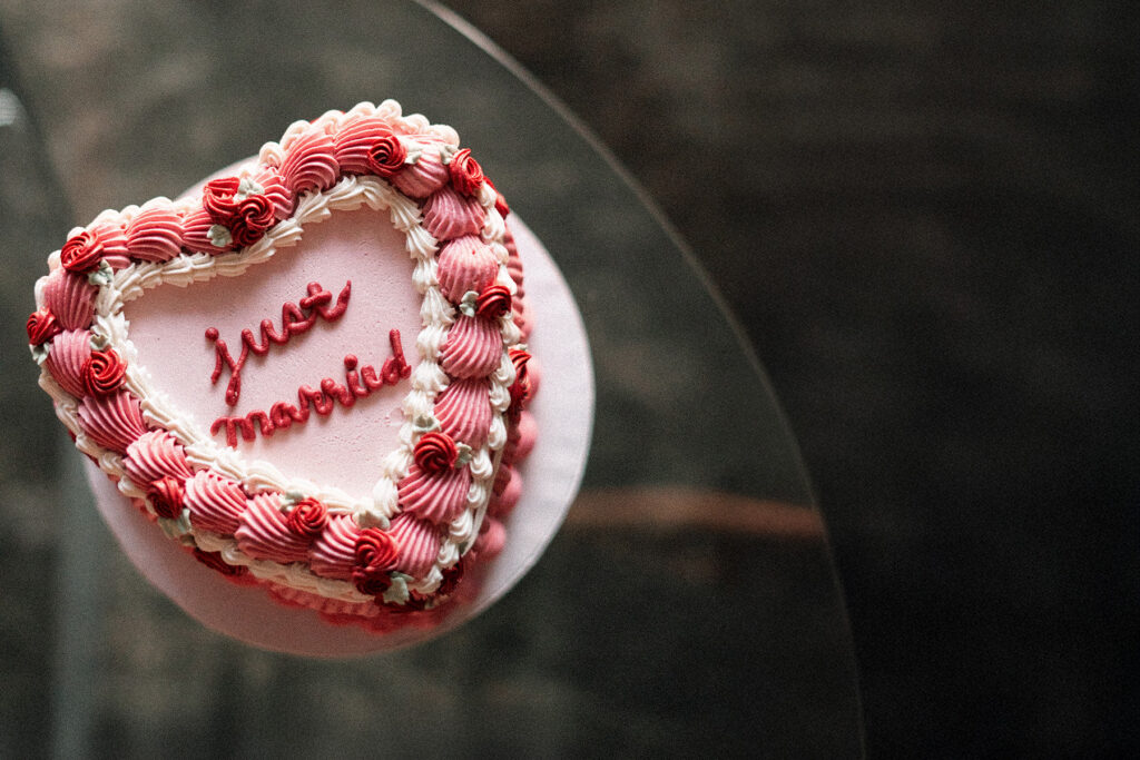 Retro heart shaped wedding cake for lesbian elopement at Las Vegas